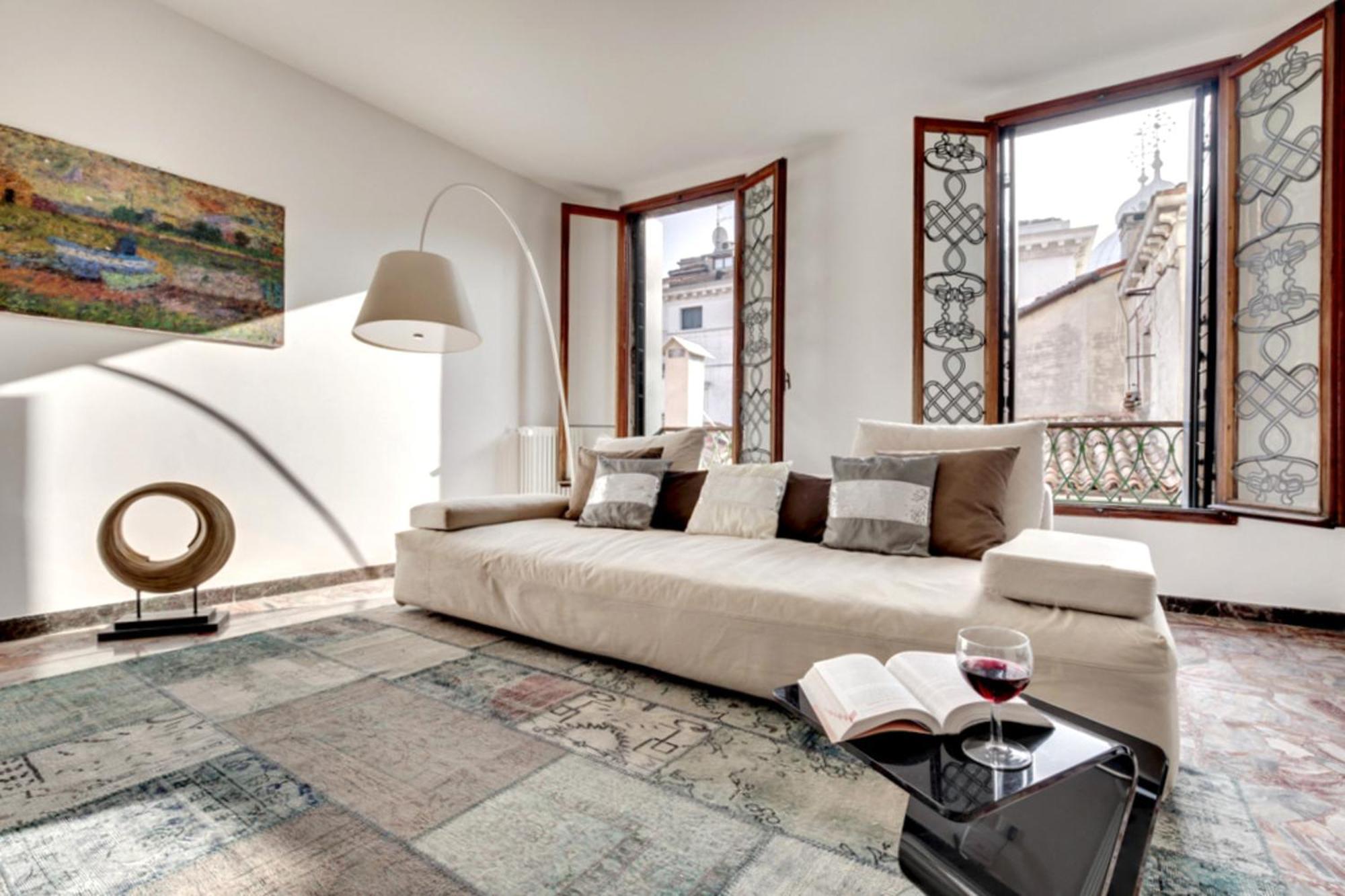 Ca Silvia Saint's Square Apartament